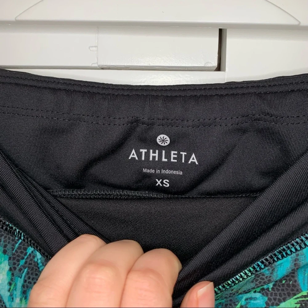 Athleta Green/Black Tropical Running Shorts Size XS - Picture 4 of 7